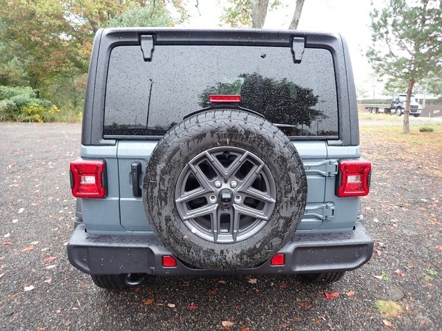 2025 Jeep Wrangler Sport S photo 4