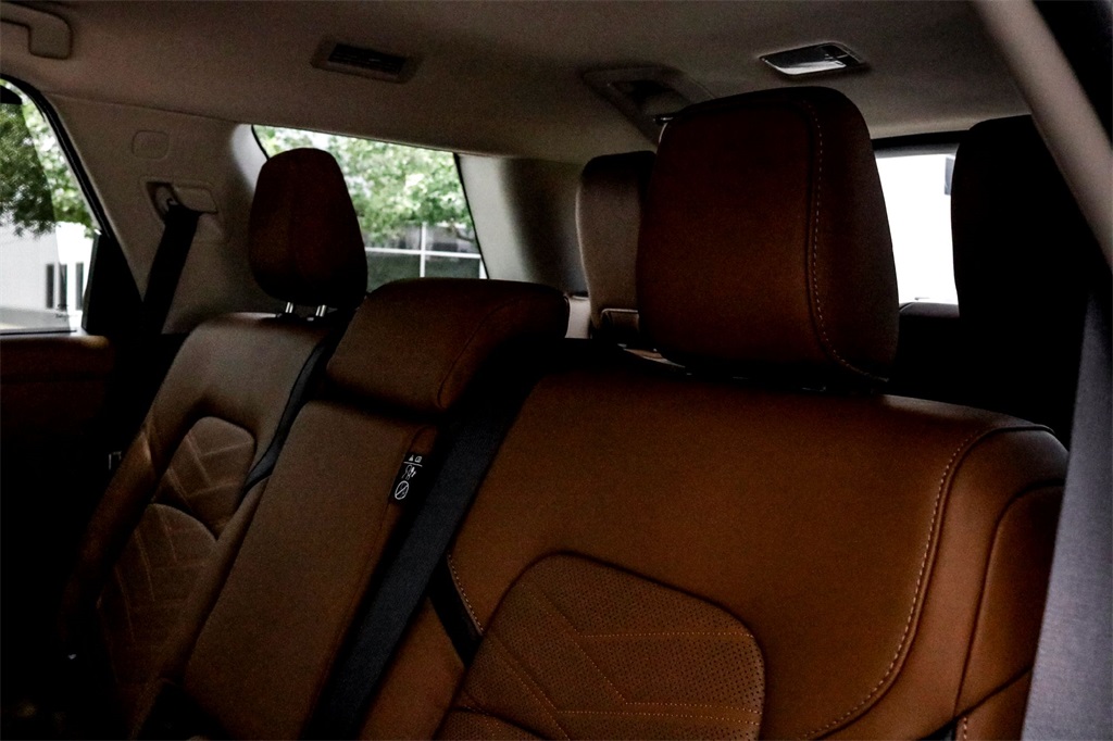 2025 Nissan Pathfinder Platinum photo 18