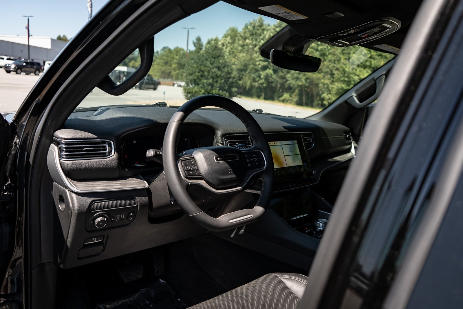 2023 Jeep Wagoneer L Series III photo 11