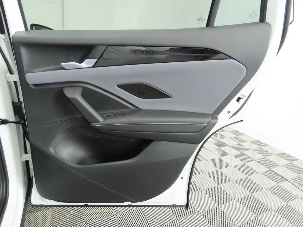 2025 Volkswagen Tiguan SE photo 27