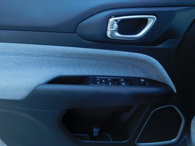 2022 Jeep Compass Latitude photo 18