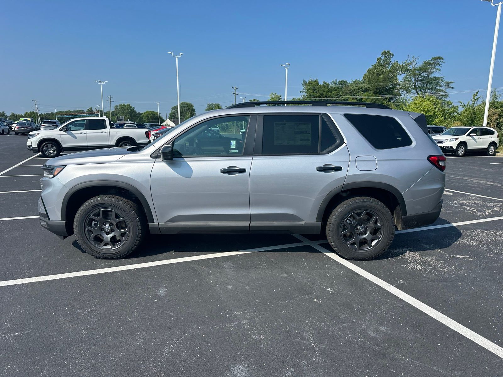 2025 Honda Pilot TrailSport photo 2