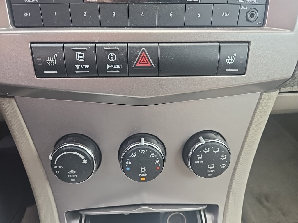 2009 Chrysler Sebring Touring photo 4