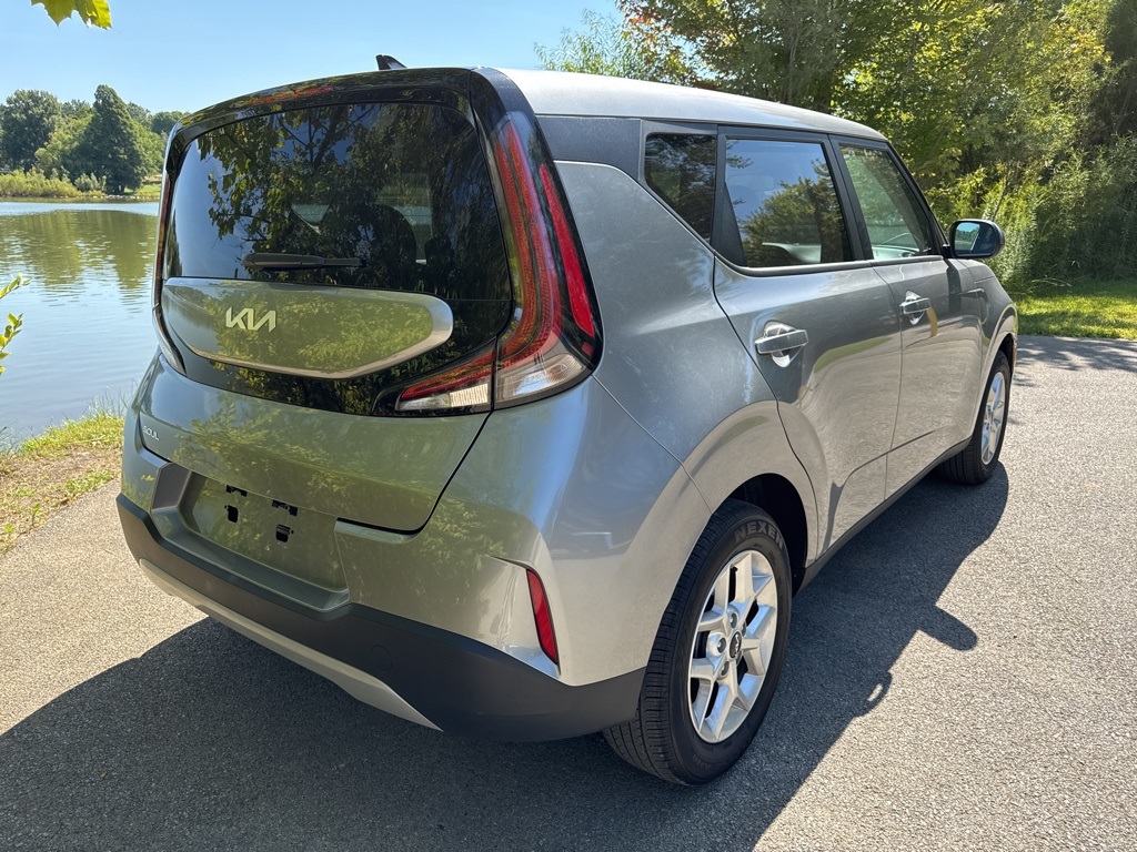 2024 Kia Soul LX photo 3