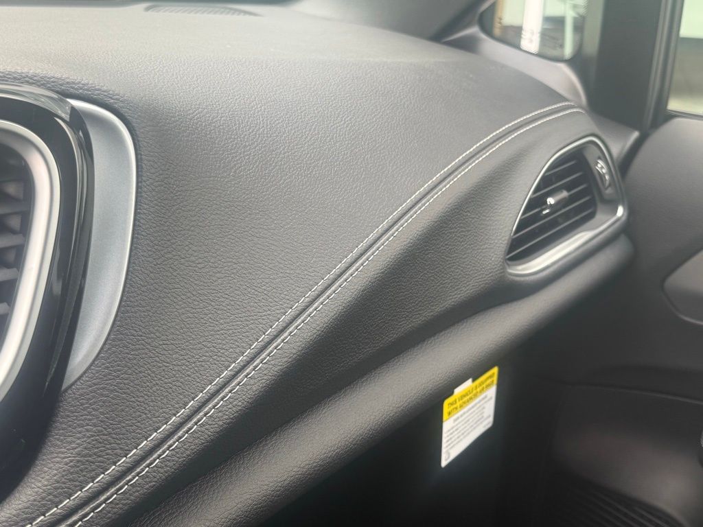 2026 Chrysler Pacifica Limited photo 21