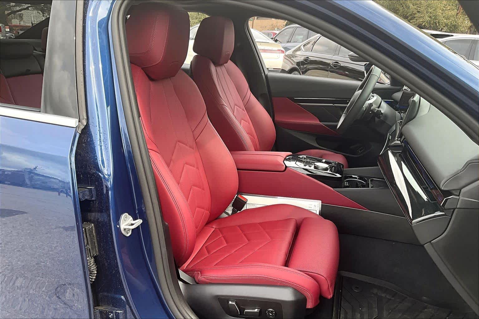 2025 BMW 5 Series 530i - Photo 8