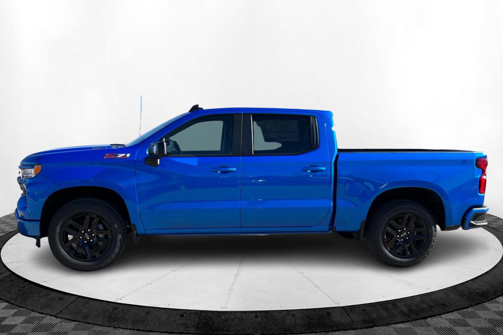 1500C ブルー New 2023 Chevrolet Silverado 1500 LT Crew Cab in Hutchinson