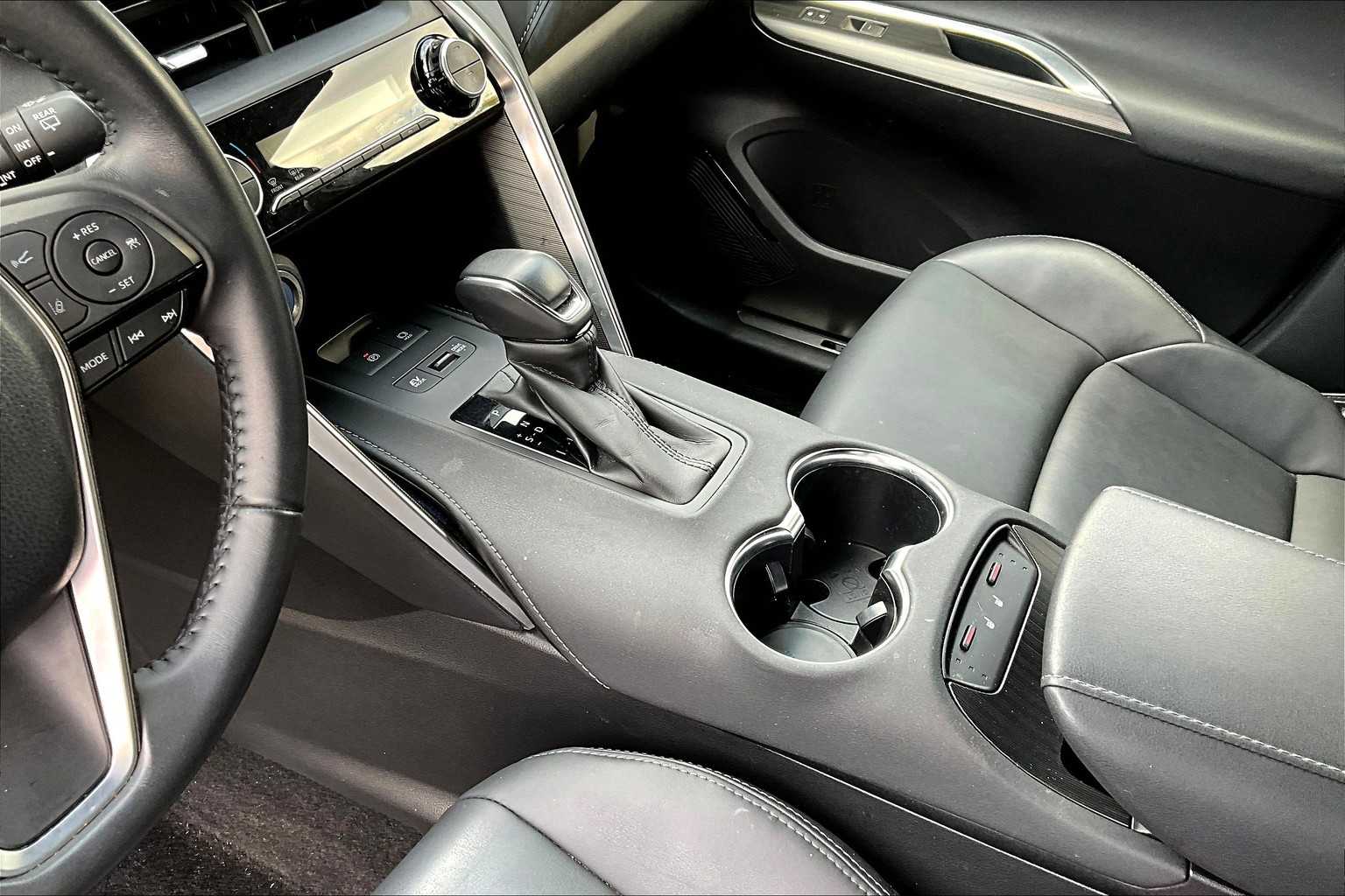 2022 Toyota Venza XLE photo 16