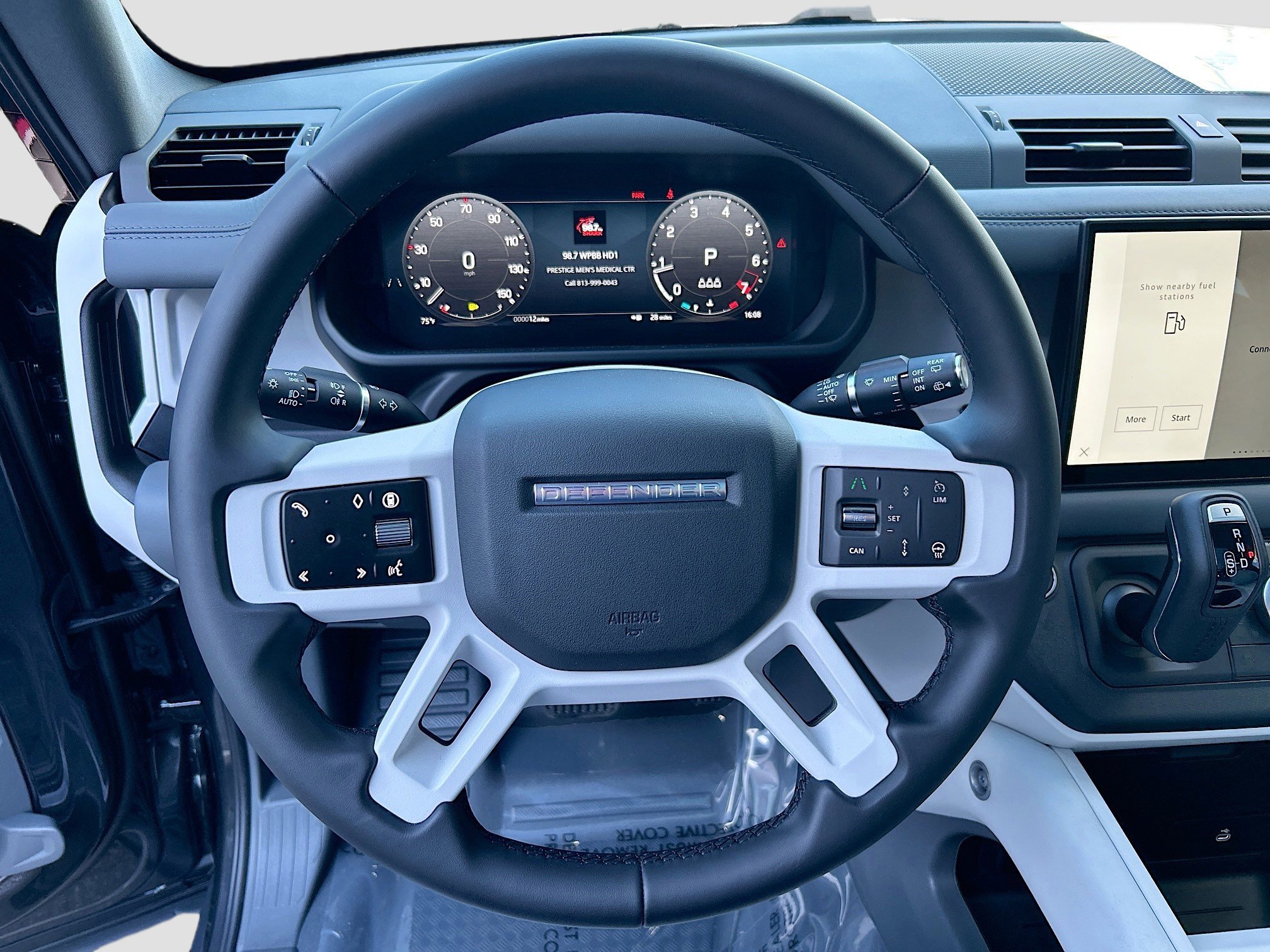 2025 Land Rover Defender 110 S photo 25