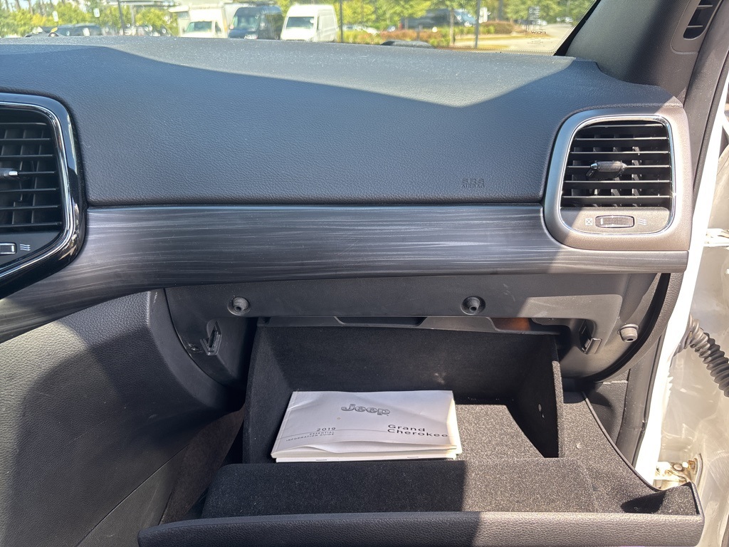 2019 Jeep Grand Cherokee Altitude photo 23
