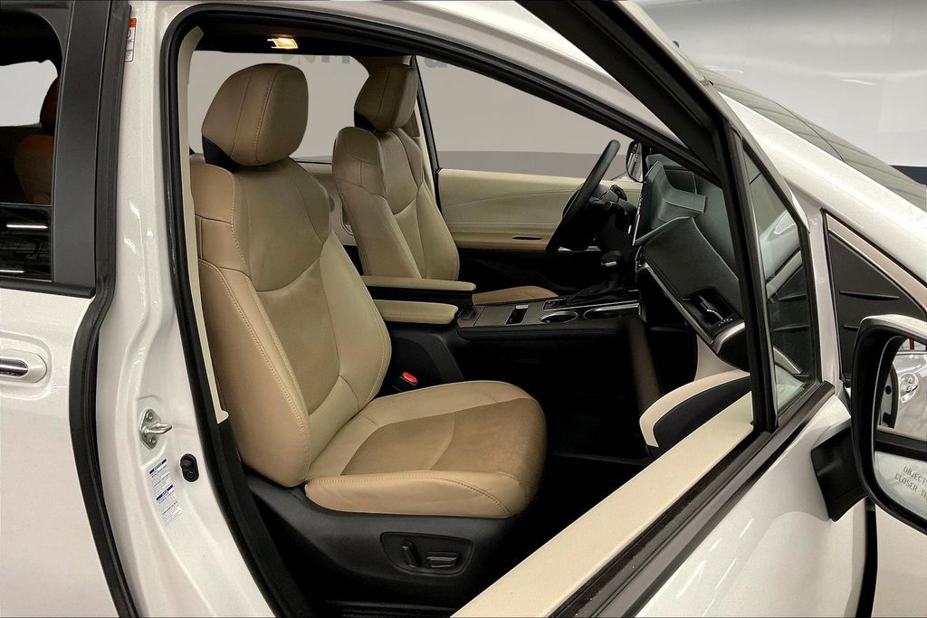 2022 Toyota Sienna Limited photo 8