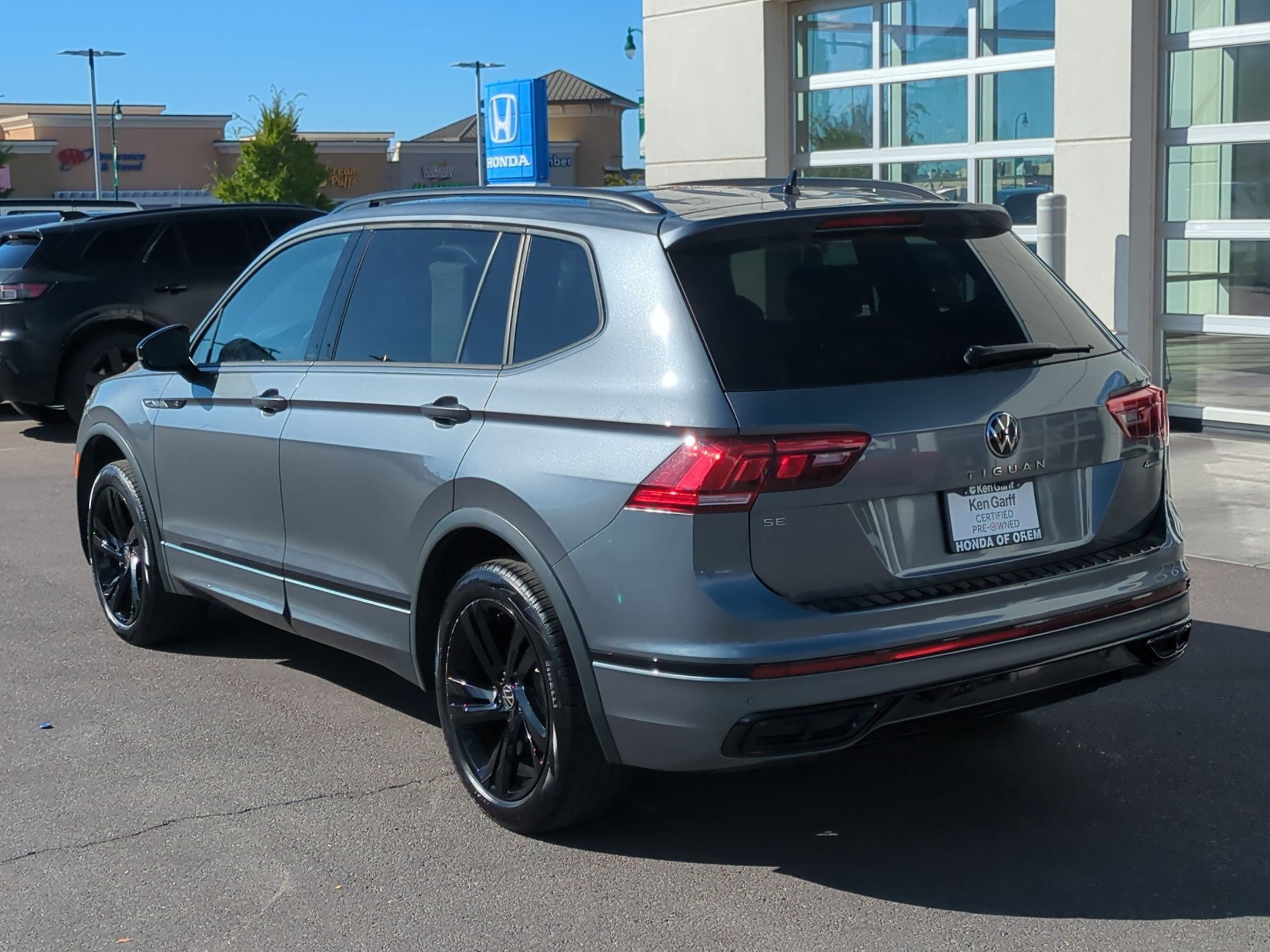 2024 Volkswagen Tiguan SE R-Line Black photo 4