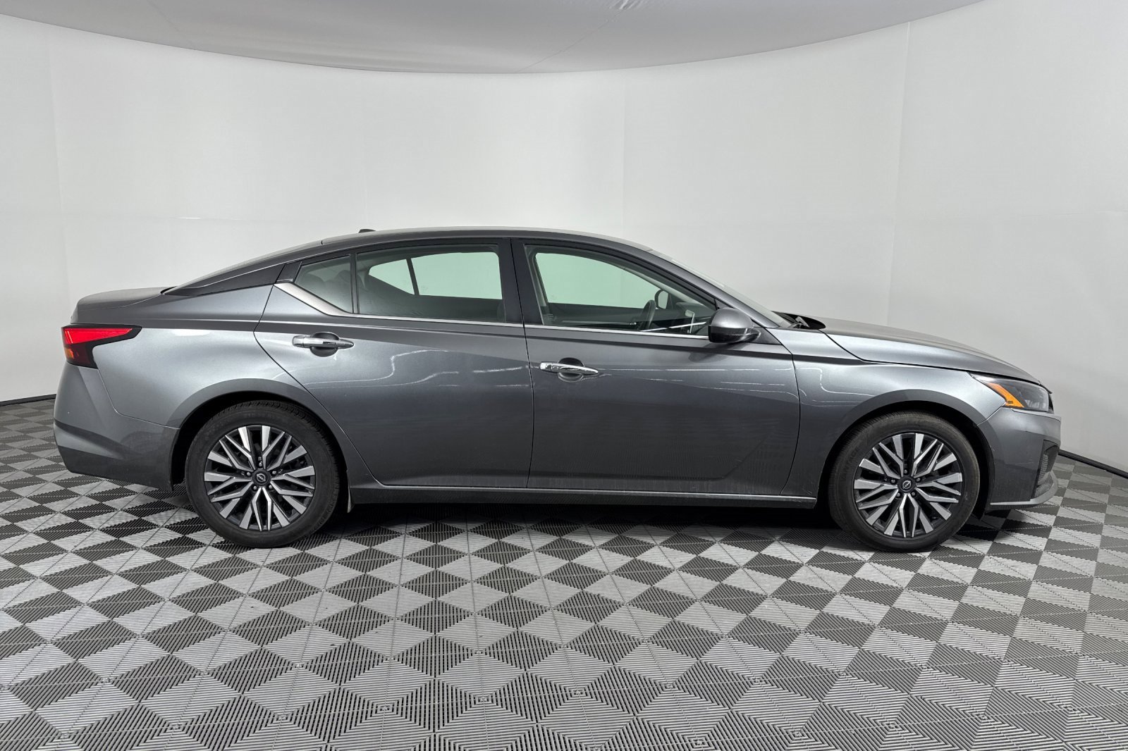 2023 Nissan Altima 2.5 SV photo 3