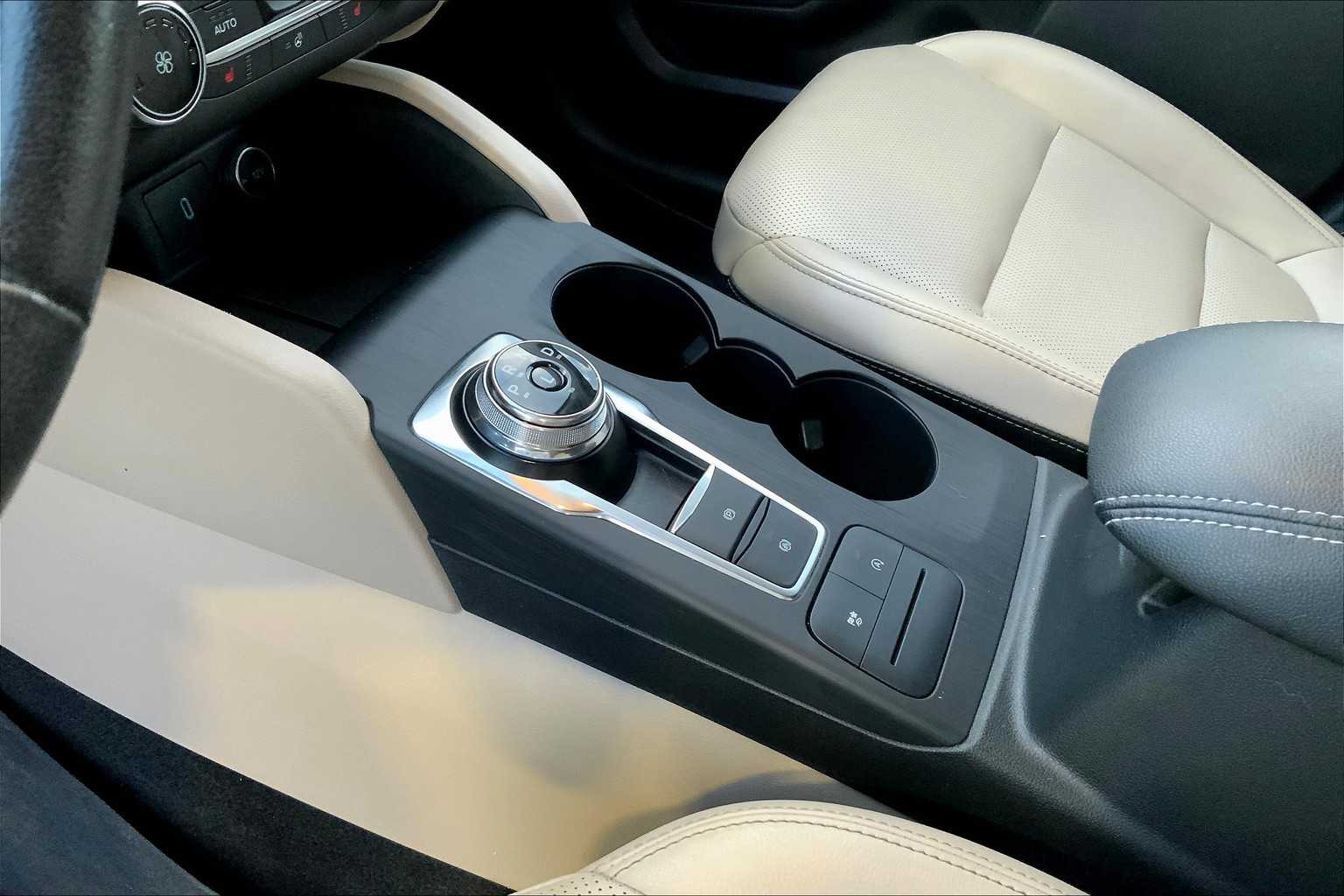 2020 Ford Escape SEL photo 15