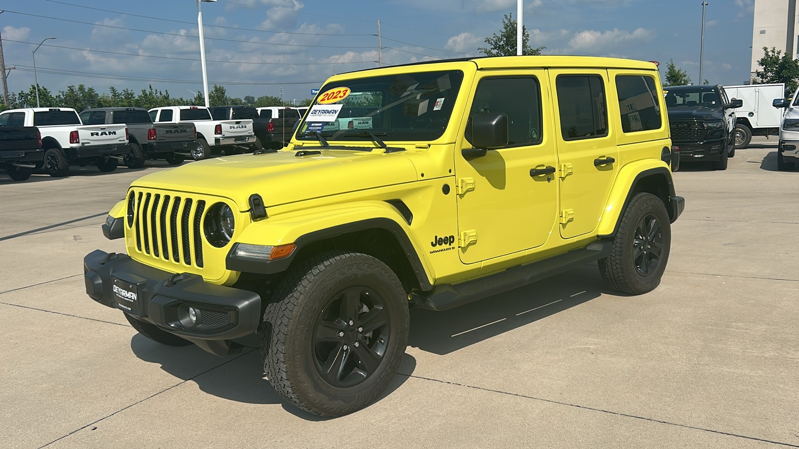 2023 Jeep Wrangler Sahara Altitude photo 7