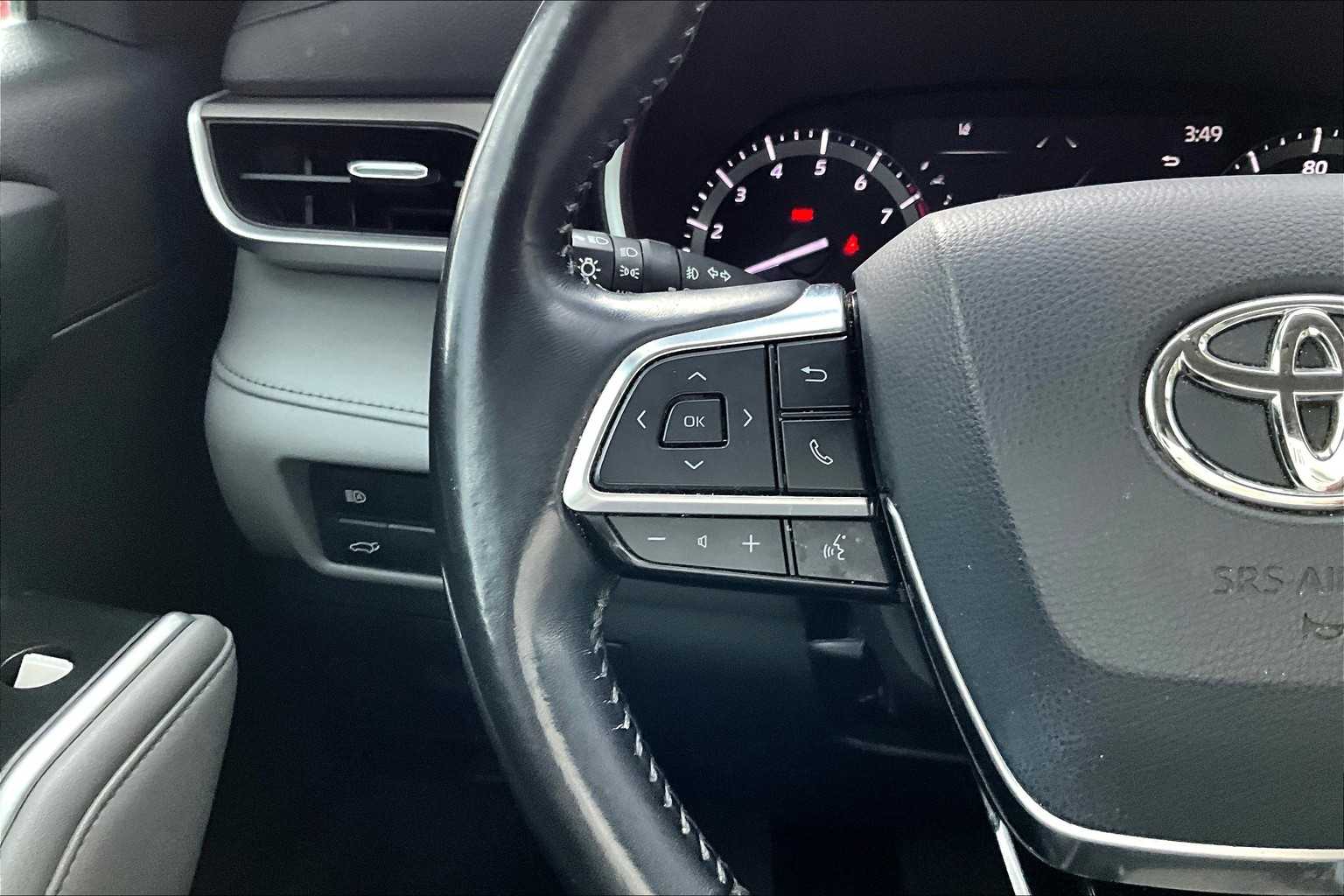 2021 Toyota Highlander XLE photo 22