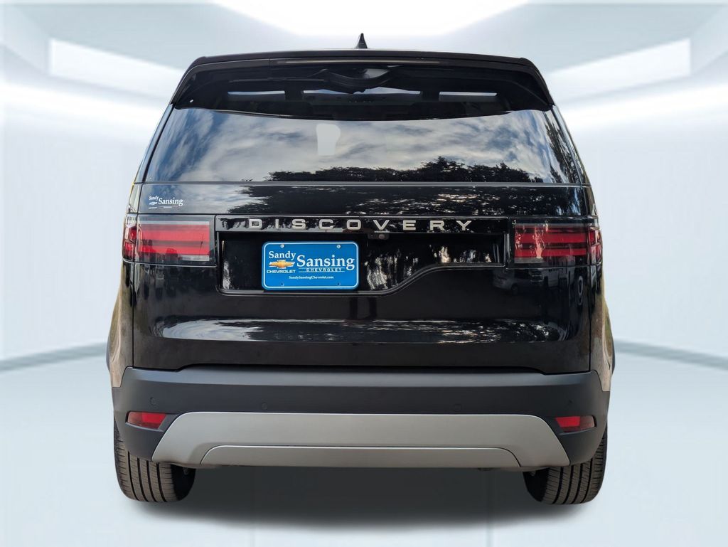 2024 Land Rover Discovery S photo 3