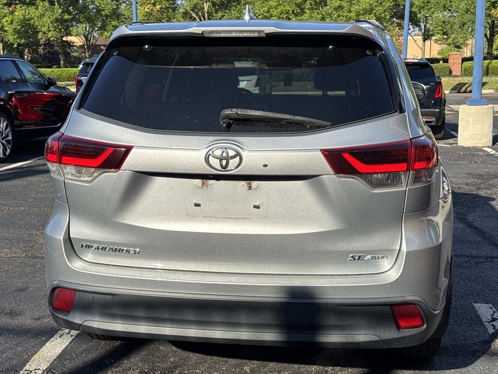 2019 Toyota Highlander SE XLE photo 4