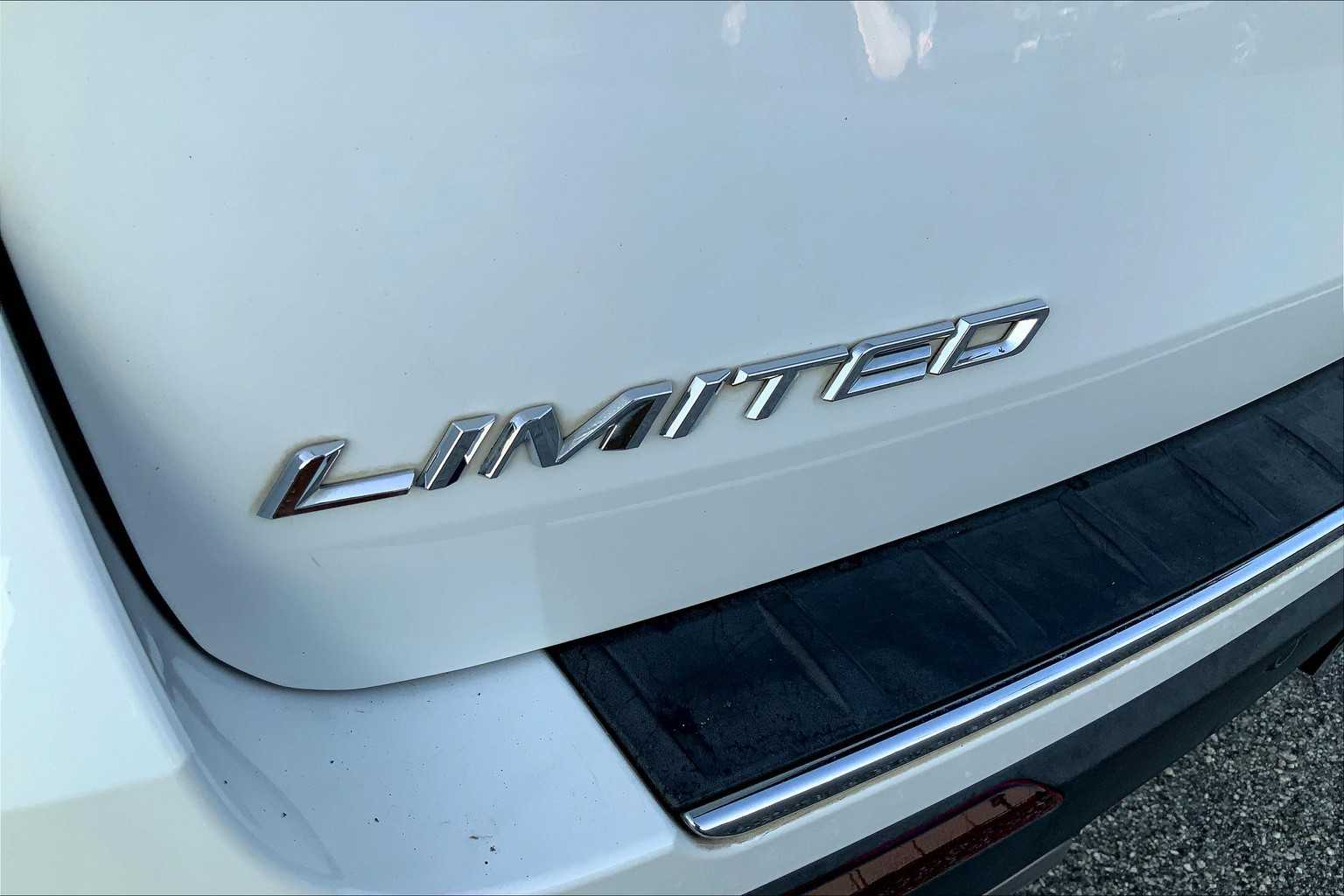 2020 Ford Explorer Limited photo 9