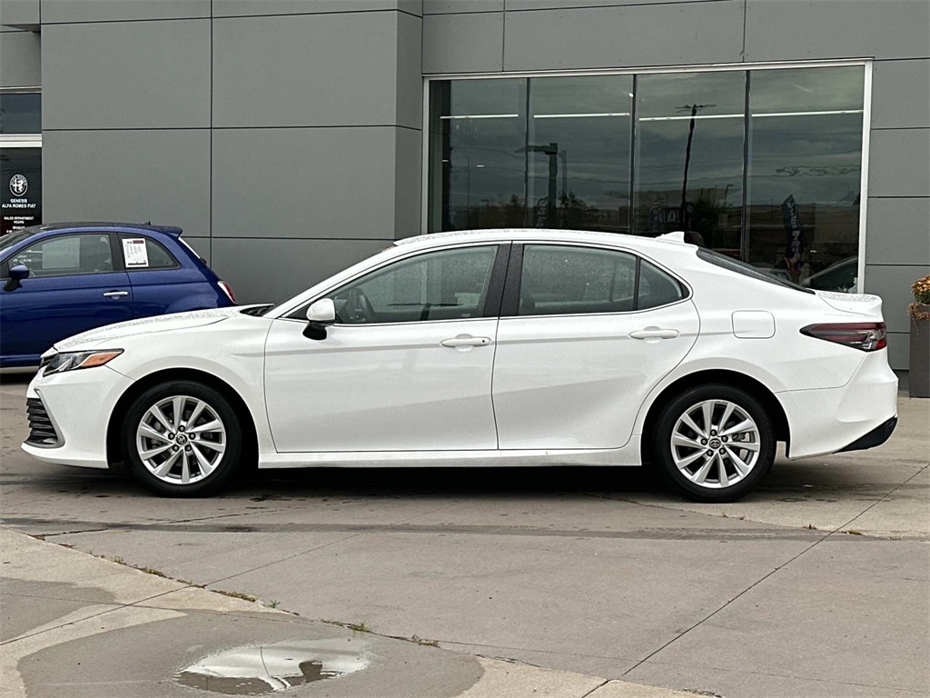 2023 Toyota Camry LE photo 2