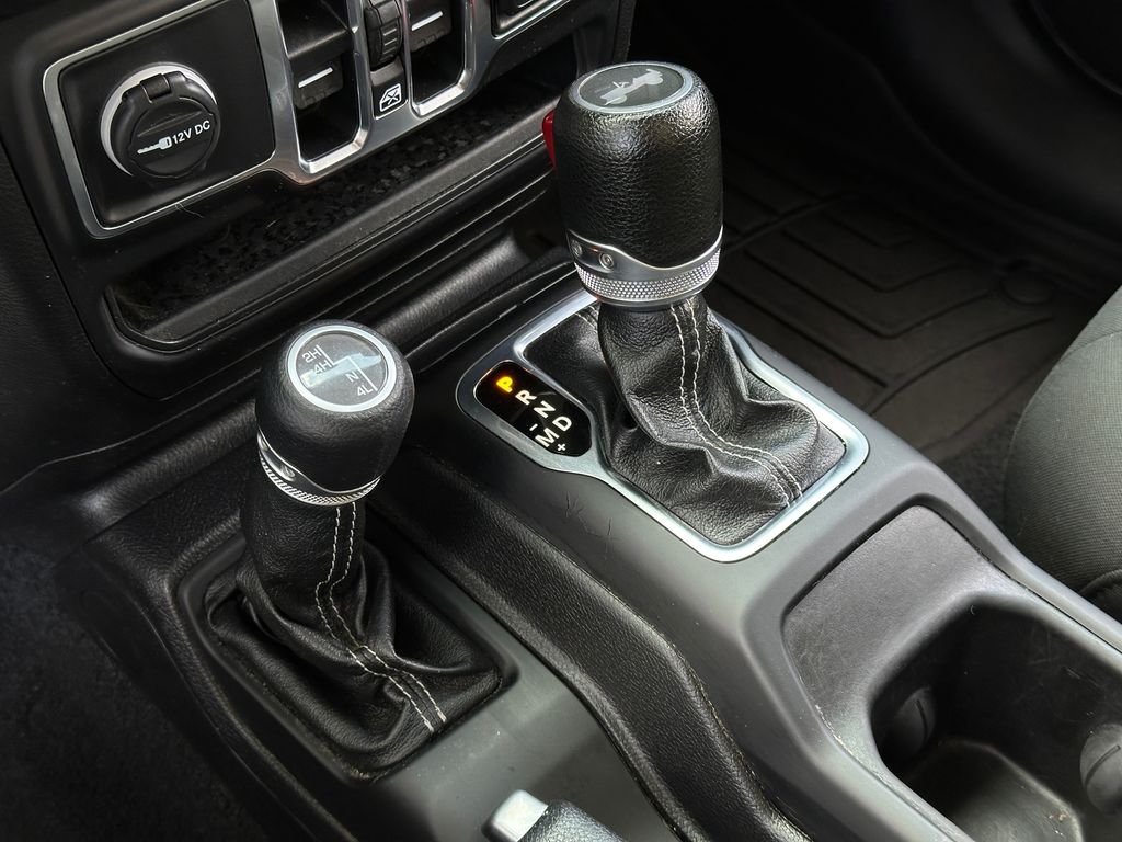 2020 Jeep Wrangler Unlimited Sahara photo 28