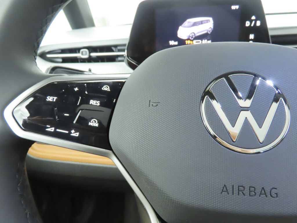 2025 Volkswagen ID. Buzz Pro Plus photo 11