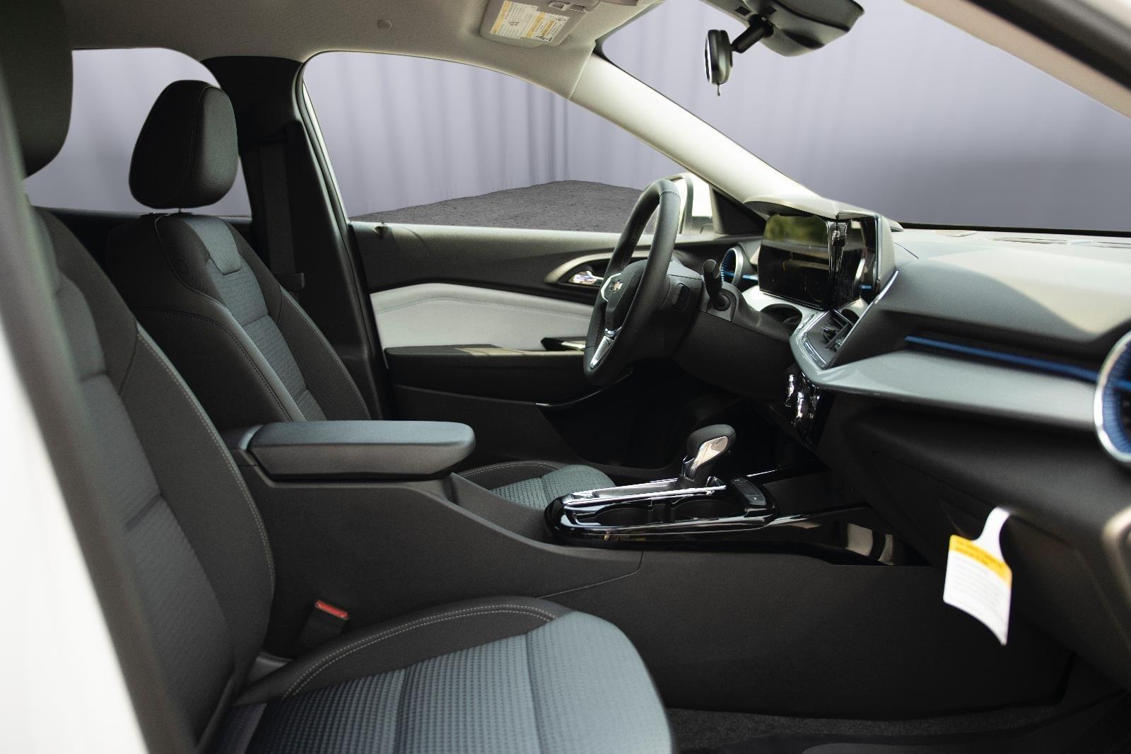 2025 Chevrolet Trax LT photo 20