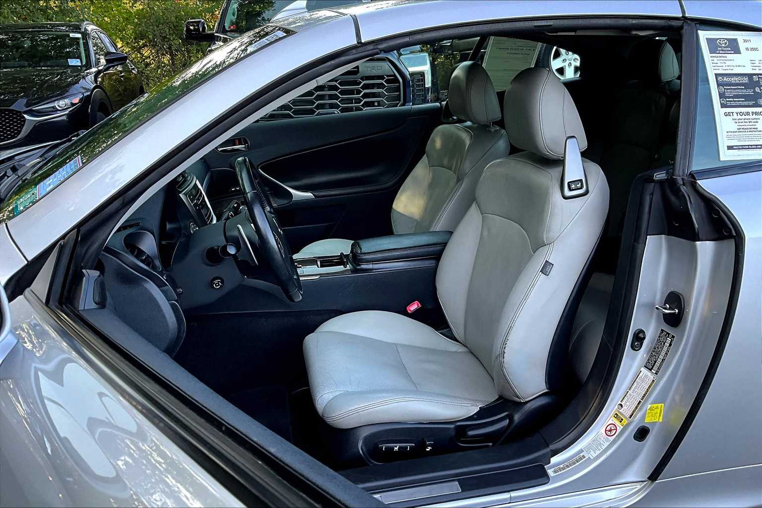 2011 Lexus IS 250C photo 8