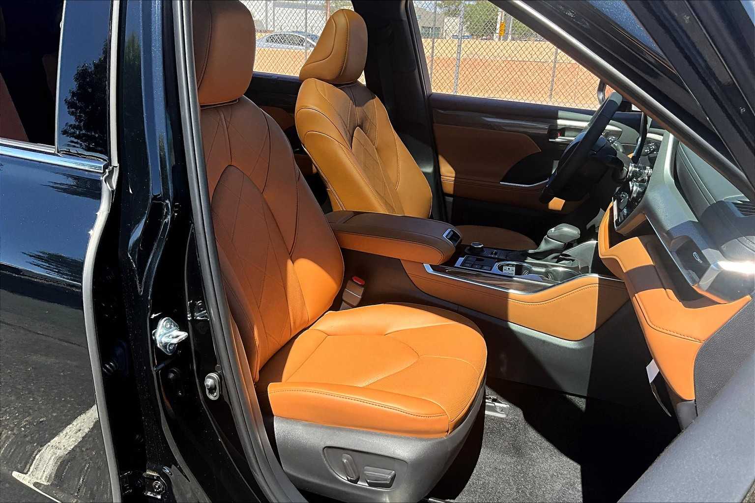 2025 Toyota Highlander Platinum photo 6
