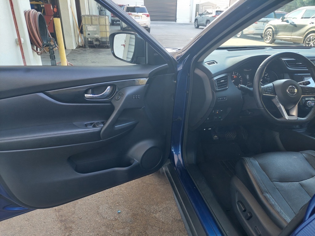 2017 Nissan Rogue SL photo 4