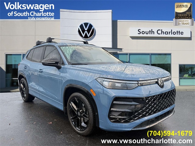 2026 Volkswagen Tiguan SE R-LINE BLACK's photo