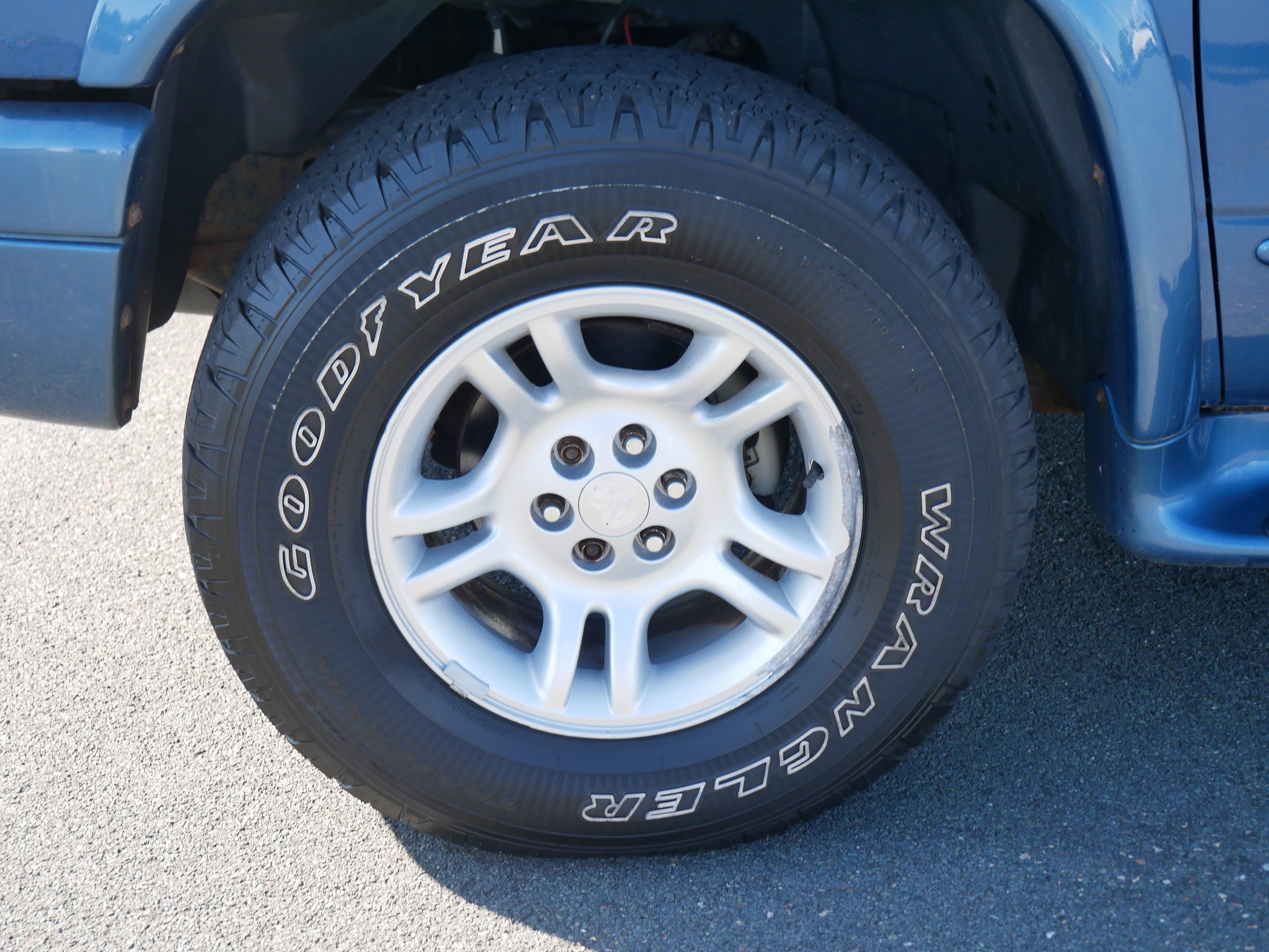 2002 Dodge Durango SLT photo 9