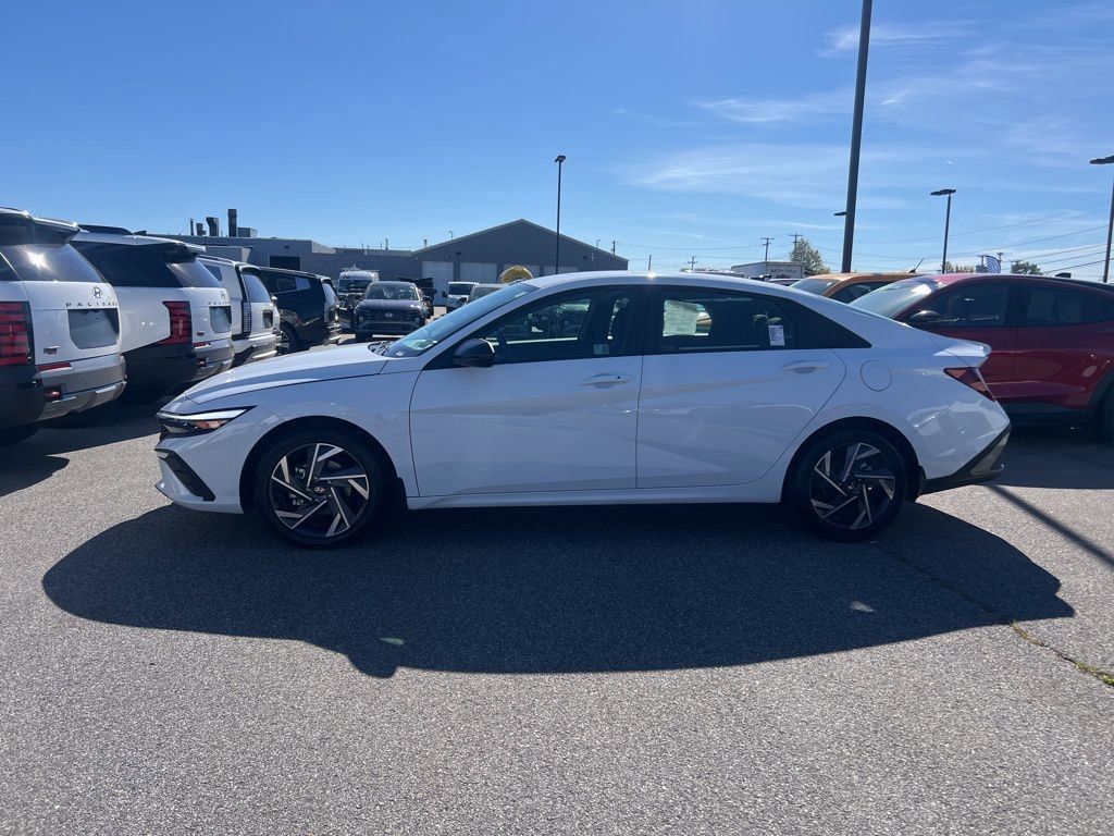 2025 Hyundai Elantra SEL Sport photo 4