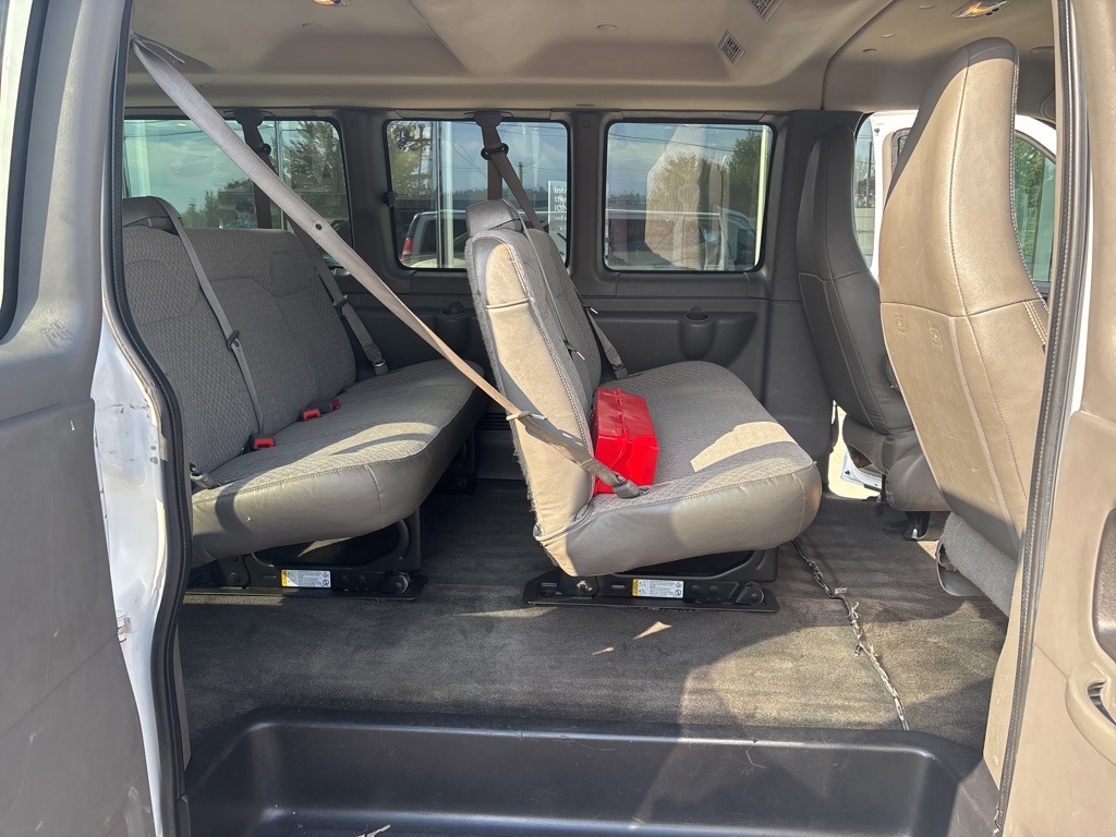 2016 Chevrolet Express 3500 Passenger Van photo 9