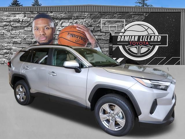 2025 Toyota RAV4 XLE's photo