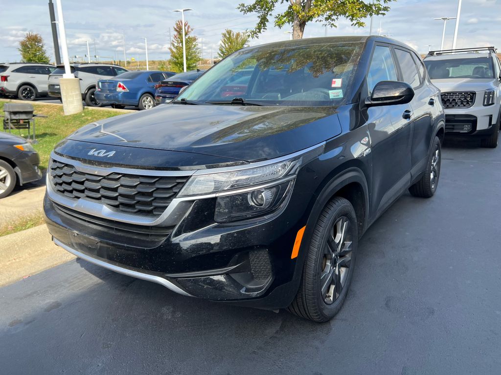 2023 Kia Seltos LX photo 3