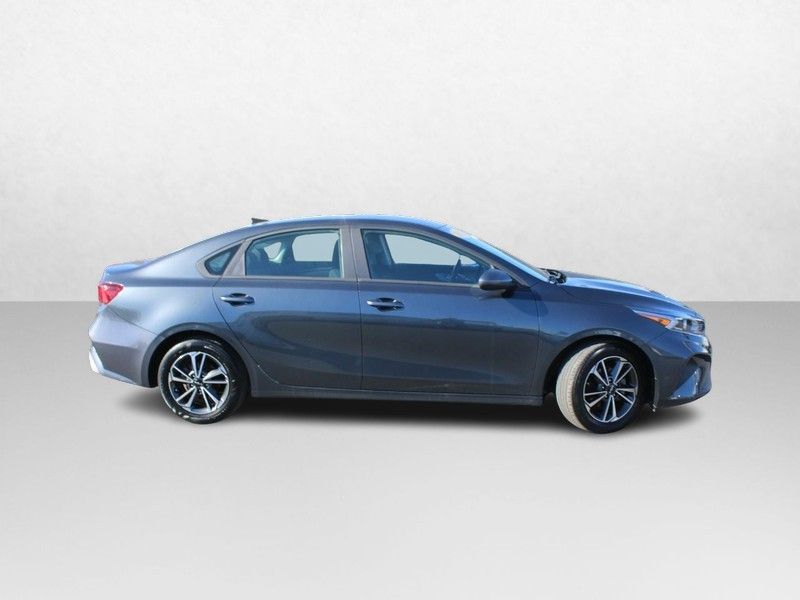 Used 2023 Kia Forte LXS with VIN 3KPF24ADXPE643678 for sale in Jerseyville, IL