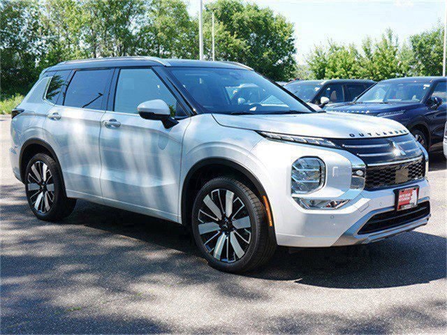 2025 Mitsubishi Outlander SEL's photo