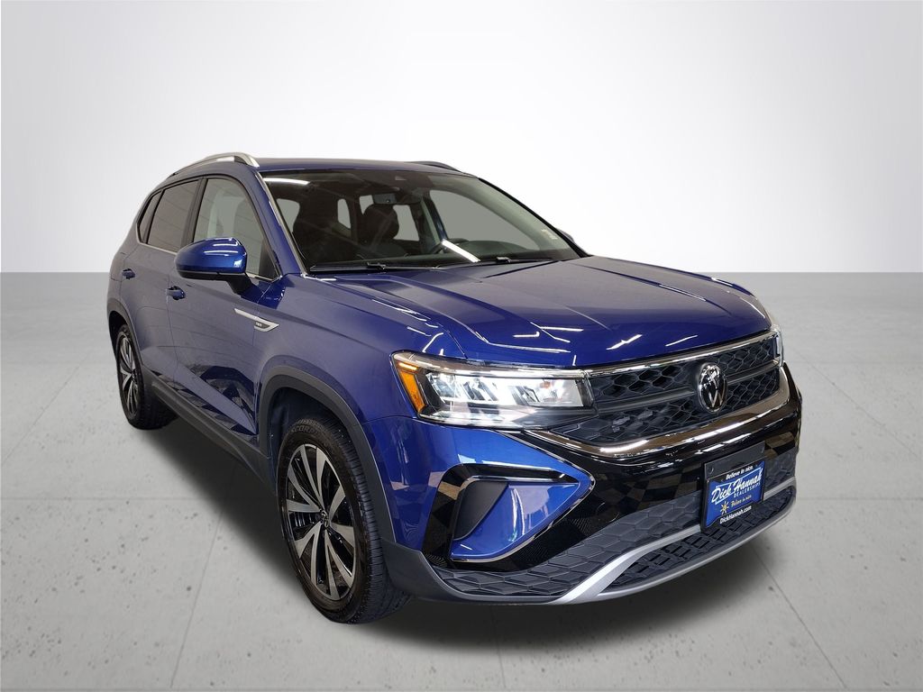 2023 Volkswagen Taos SE photo 3