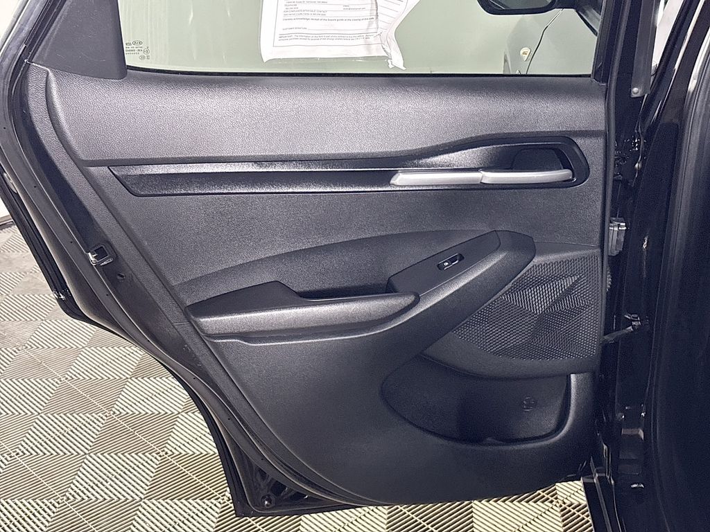2021 Kia Seltos LX photo 17