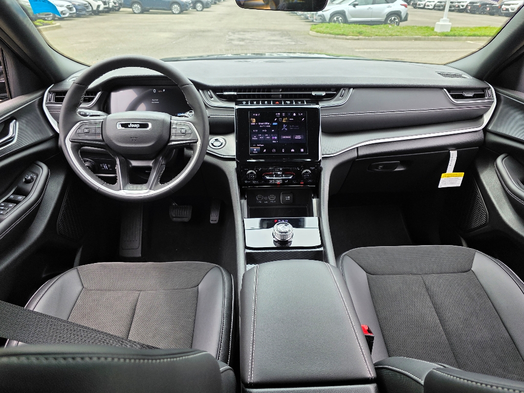 2025 Jeep Grand Cherokee Altitude X photo 2