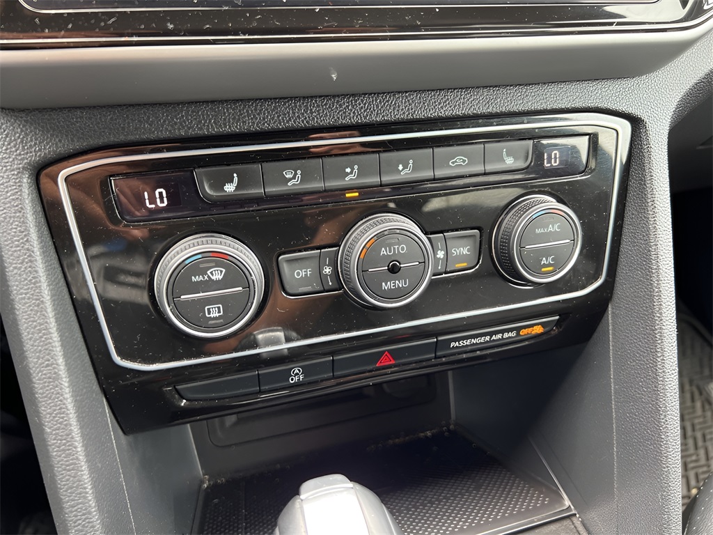 2022 Volkswagen Atlas Cross Sport V6 SE Technology photo 31