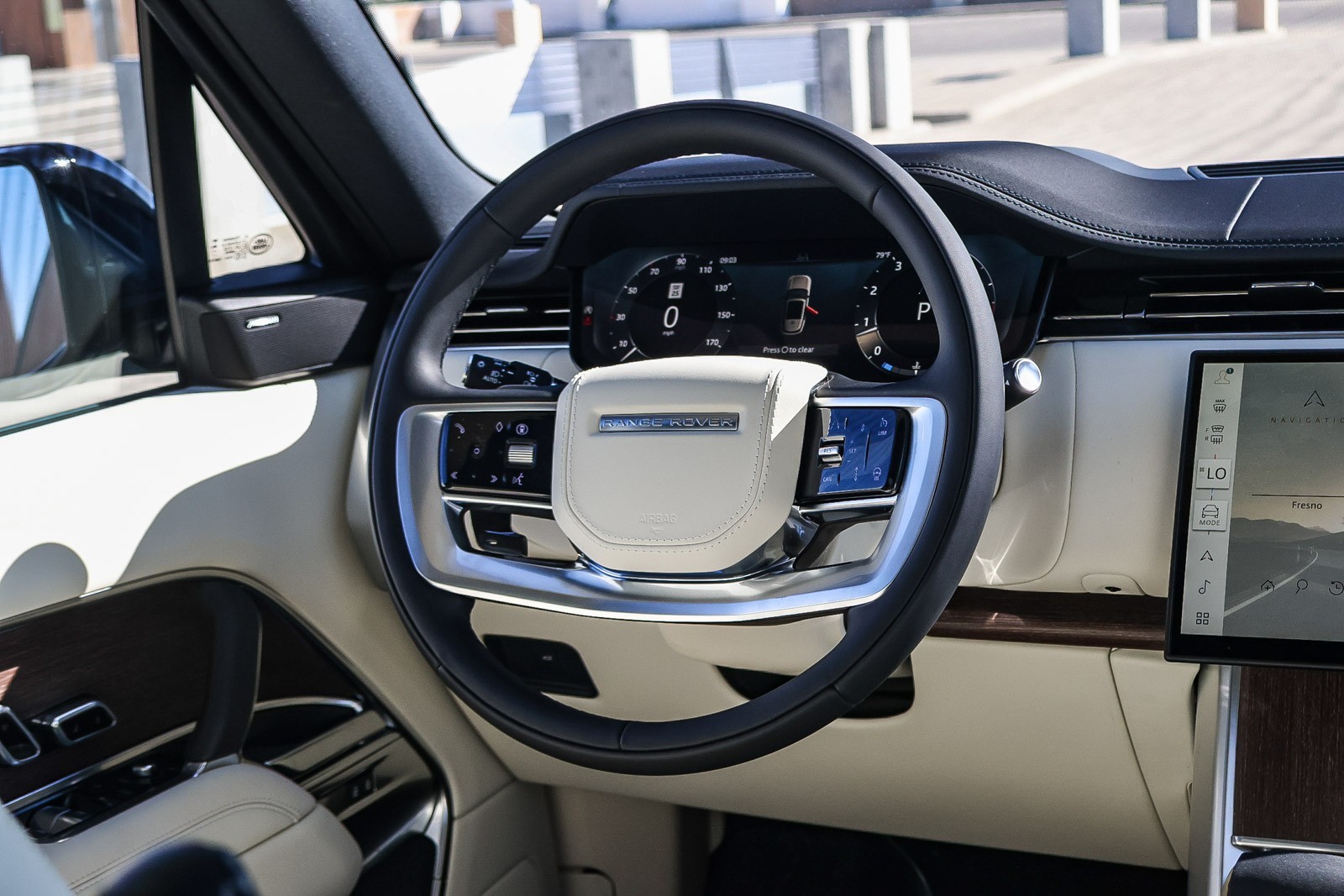 2025 Land Rover Range Rover SE photo 16
