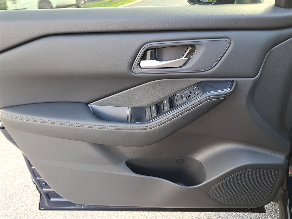 2026 Nissan Rogue SV photo 21