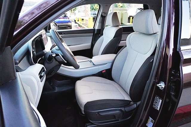 Used 2023 Red Hyundai SE image 14