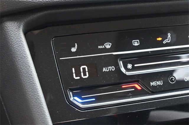 2025 Volkswagen Taos SE photo 16
