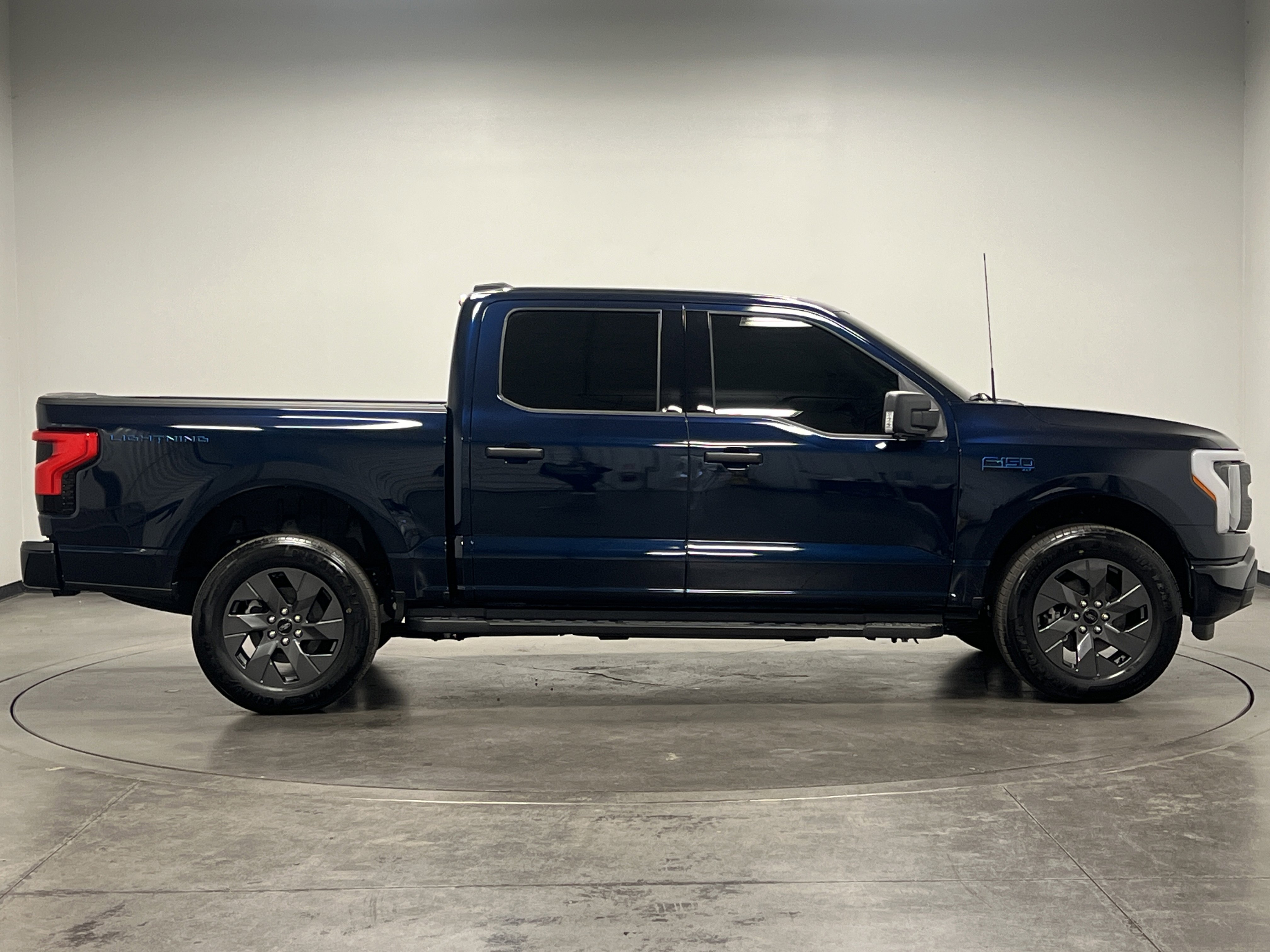 2024 Ford F-150 Lightning XLT photo 8