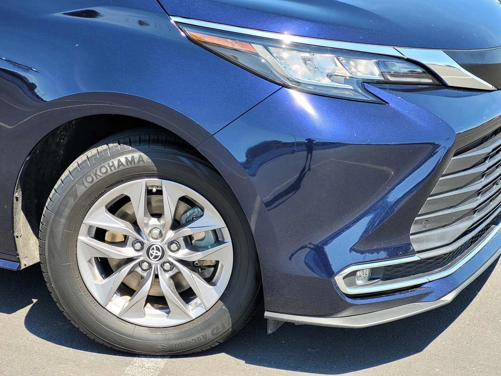 2023 Toyota Sienna XLE photo 9