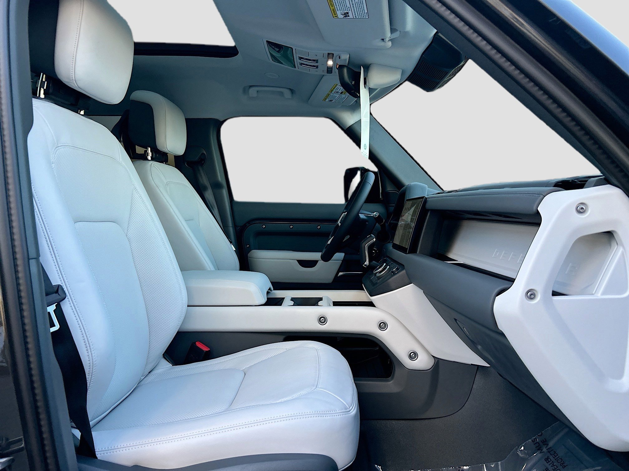 2025 Land Rover Defender 110 S photo 6