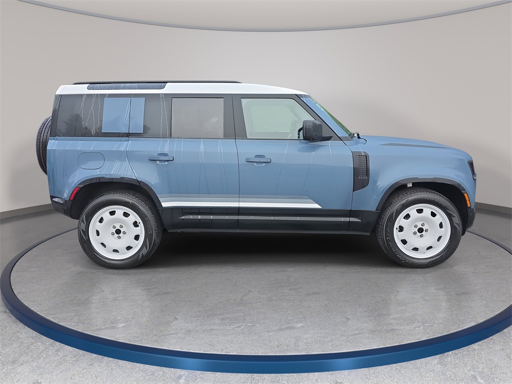 2026 Land Rover Defender 110 S photo 4